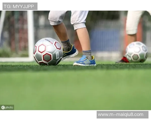 周敏独家分享足球心得与技巧解析助你提升球技的全面指南