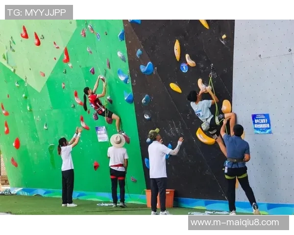 武汉攀岩队与北京攀岩队赛后复盘分析团队协作与配合策略